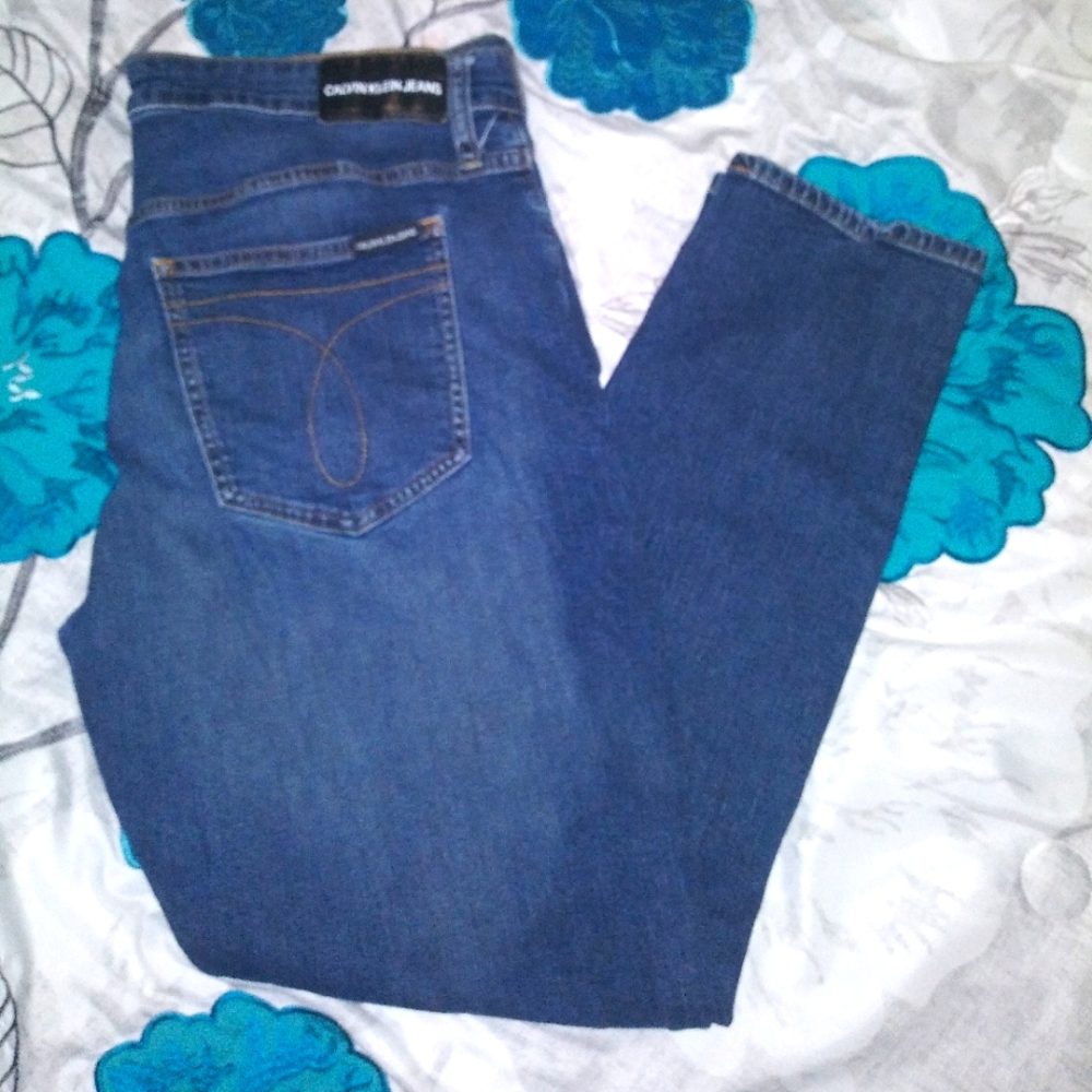 Calvin Klein Woman's Skinny jeans size 32wx28L.